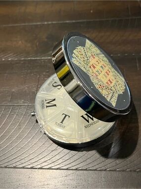 Viva Beads Argyle Pill Box 7 day container medicine container